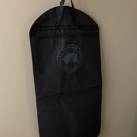 Canada Goose Garment Bag. New - Picture 2 of 7